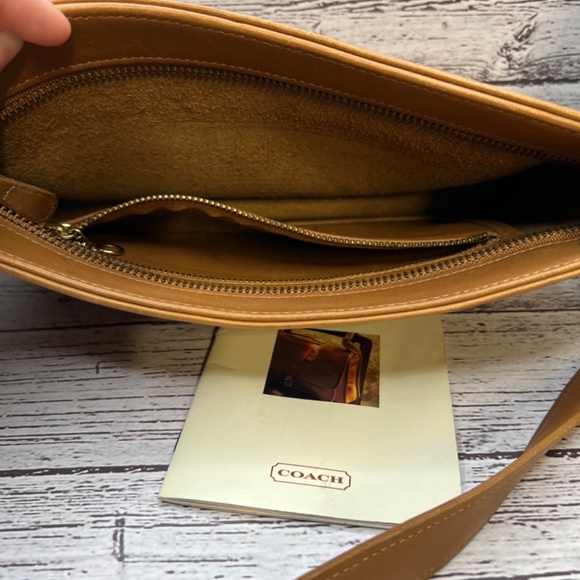 Coach Vintage #9802 Rare Equestrian Bag Tan and Brass Hardware - Picture 4 of 6